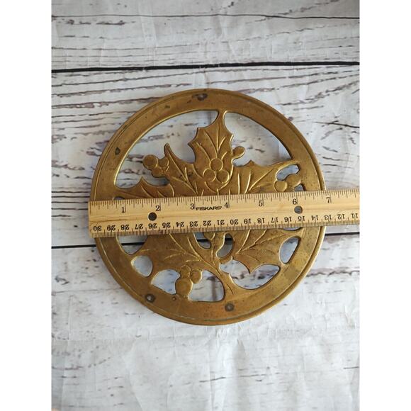Vintage Holly Leaf Holly Berry Brass Trivet - Picture 2 of 4